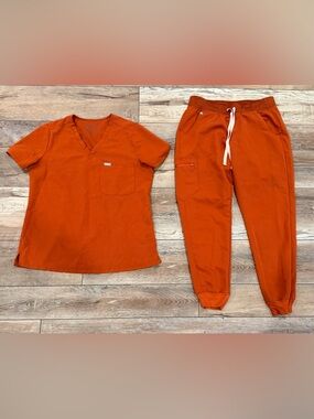 Figs Women's Scrub Set in Burnt Orange